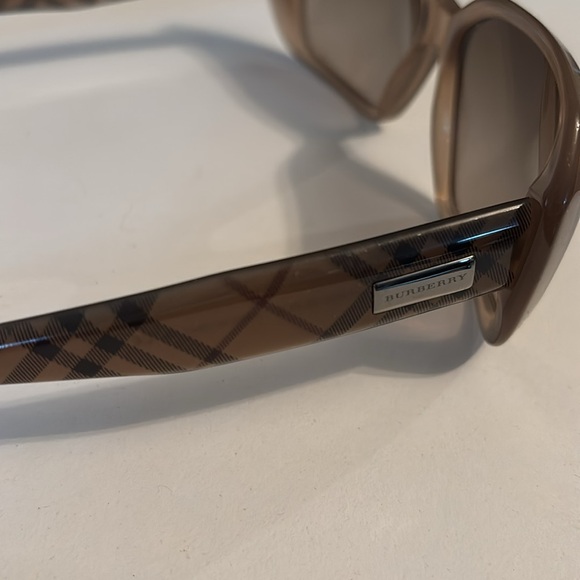 Vintage Burberry Sunglasses - Great Condition - Picture 3 of 8